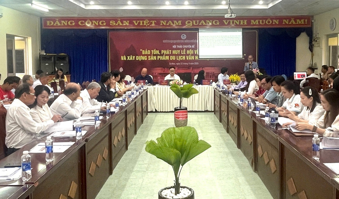 Ảnh có chứa trang phục, trong nhà, tòa nhà, ngườiNội dung do AI tạo ra có thể không chính xác.