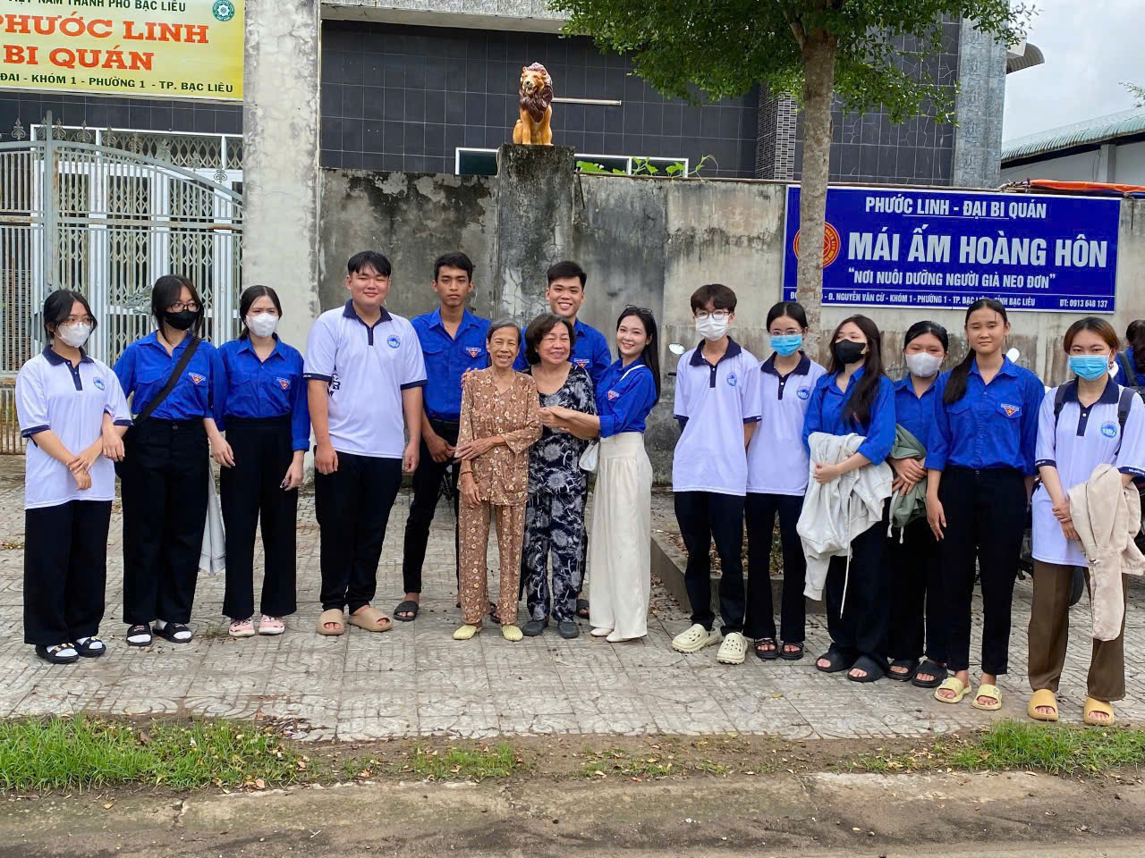 A group of people posing for a photoAI-generated content may be incorrect.